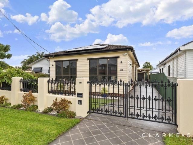 UPDATED THROUGHOUT AND DESIGNED TO IMPRESS!