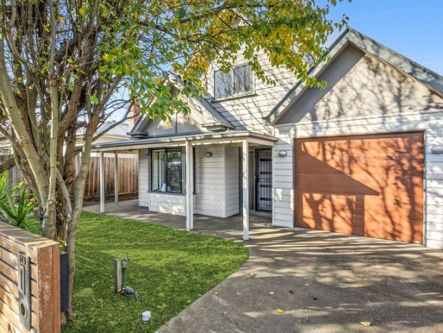 Updated townhouse, ripper location, ready to enjoy