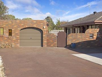 Updated Unit in Convenient Central Location