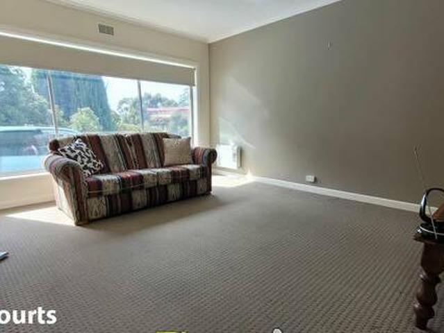 Updated unit in close proximity to inner Hobart