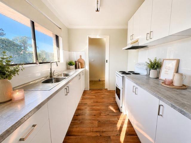 UPDATED UNIT IN GREAT LOCATION!
