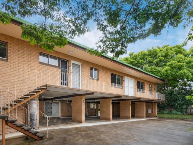 UPDATED UNIT IN THE HEART OF MOOROOKA