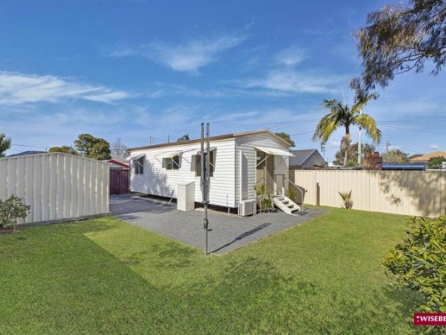 Updated 1 Bedroom Granny Flat with Rear Lane Access