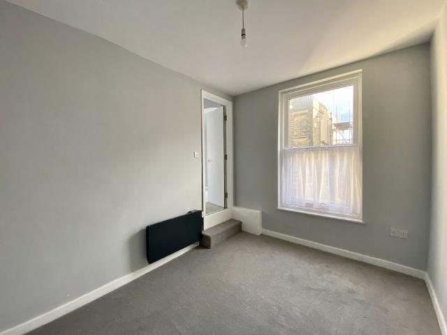 Updated 1st Floor Flat with Glimpses of the Sea!