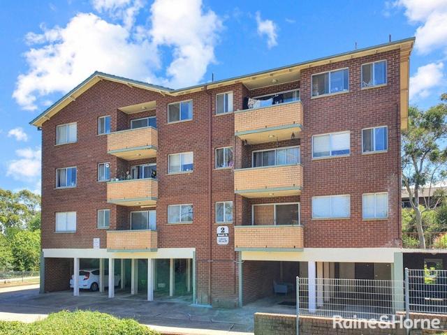 Updated 2 bedroom 2 balcony unit with views near town