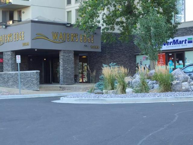 Updated 2 bedroom 2 bathroom Condo near U of A and Hospital in Strathcona — 310