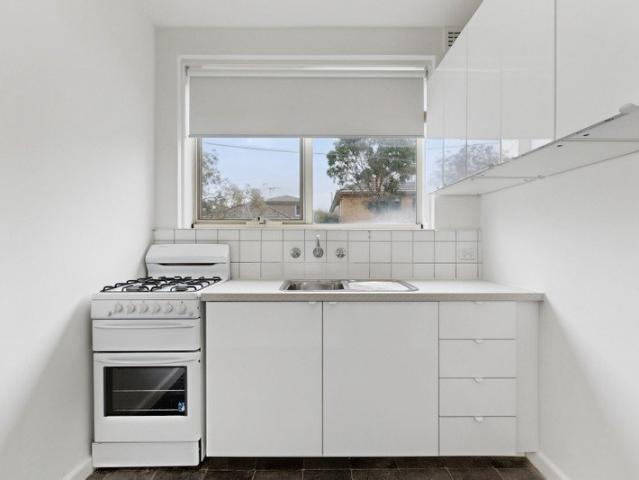 UPDATED 2 BEDROOM GROUND FLOOR