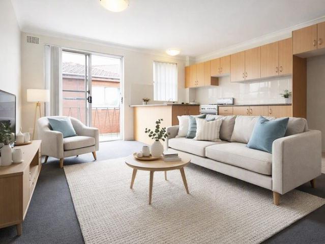 Updated 2 bedroom residence in well maintained complex