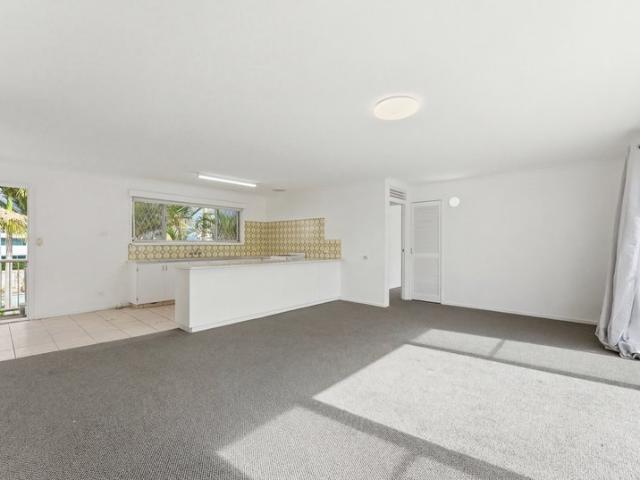 Updated 3 Bedroom Beachside Apartment
