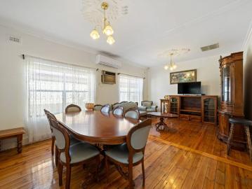 Updated 3 Bedroom Home with a detached rumpus