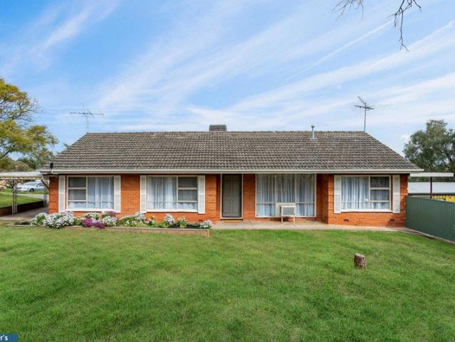 UPDATED 4 BED HOME WITH 2 LIVING SPACES