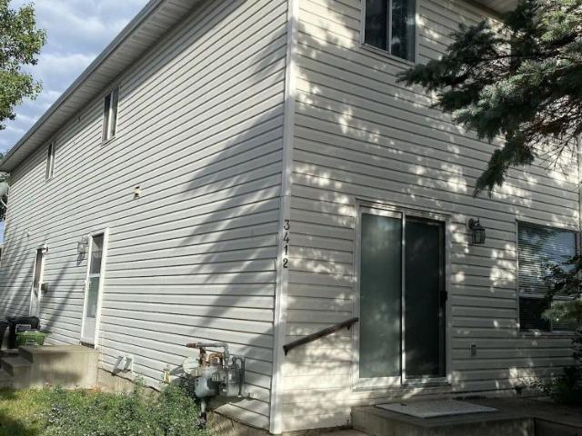 Upgrade 3BRS/1.5 Bath/Basement/Parking stall close to Millwood Town center — 3 Bedrooms Townhouse