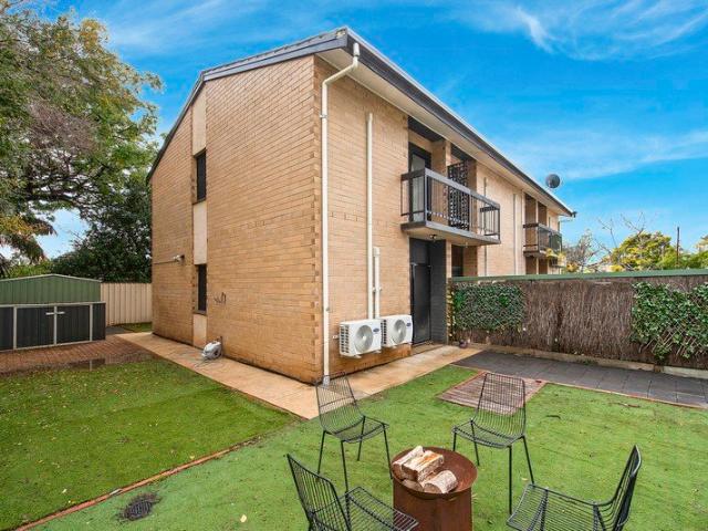 Upgraded 2 Bedroom Townhouse for Rent in Prime City Fringe Location of Glenside