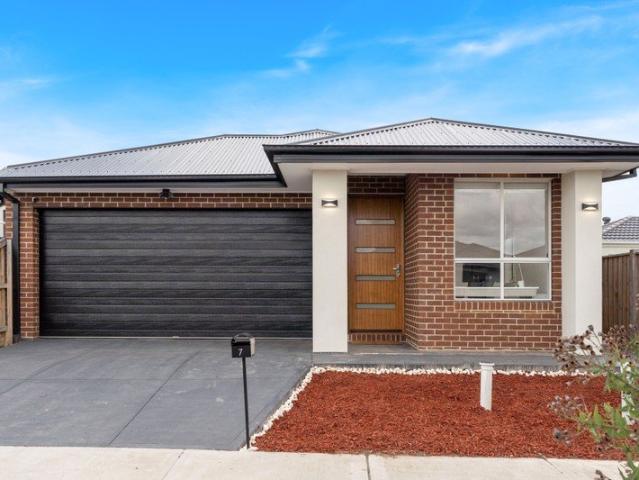 Upgraded comfortable 4 Bedroom Family Home