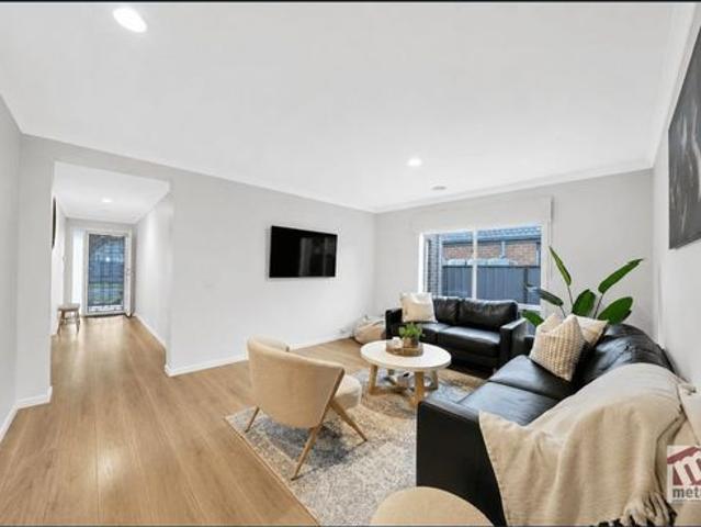 UPGRADED, COMFORTABLE FAMILY LIVING!