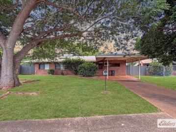 House for sale in Katherine County - Garden