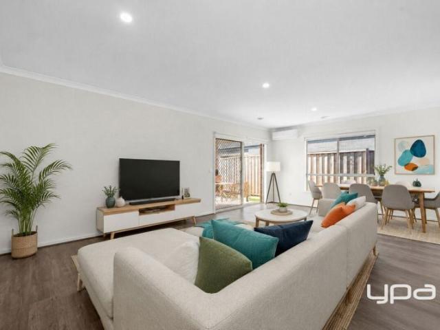 Upgraded & Future Retail Convenience 2 mins Walk and New Melton Hospital 15 mins || Rent $520pw