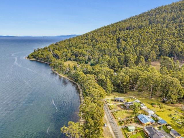 Upgraded home directly opposite the waterfront