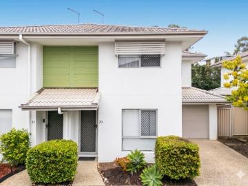 Upgraded Modern Three Bed Townhouse, Move In Ready Submit Offers Now