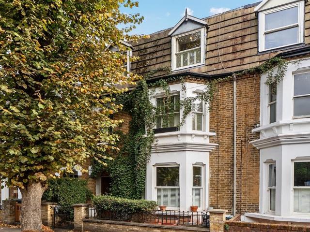 Upham Park Road London W4 Studio to rent £2,097 pcm £484 pw