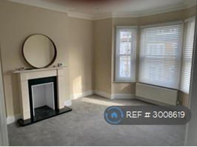 Upham Park Road, London, W4 2 bed maisonette to rent £2,650 pcm £612 pw