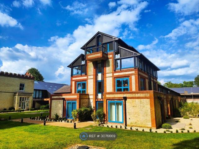Uplands House, Cryers Hill, High Wycombe HP15, 2 bed flat to rent, £1,700 pcm | PrimeLocation