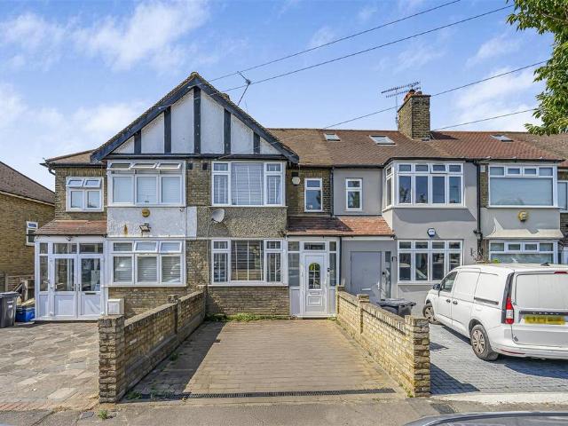 Uplands Road, Woodford Green 2 bed house to rent £2,250 pcm £519 pw
