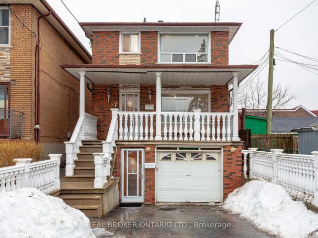 Upper 57 Lanark Avenue in Toronto: Oakwood Village House for lease Toronto C03: MLS®# C13797806