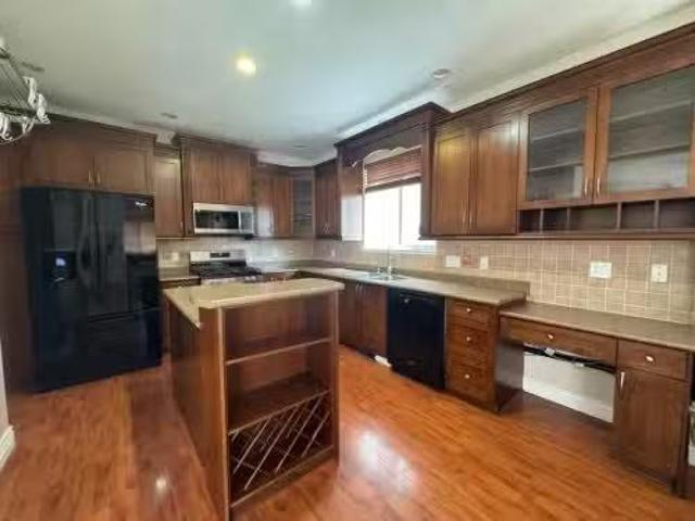 Upper 10321 244 St, Maple Ridge, BC, V2W 2G3 house for lease.