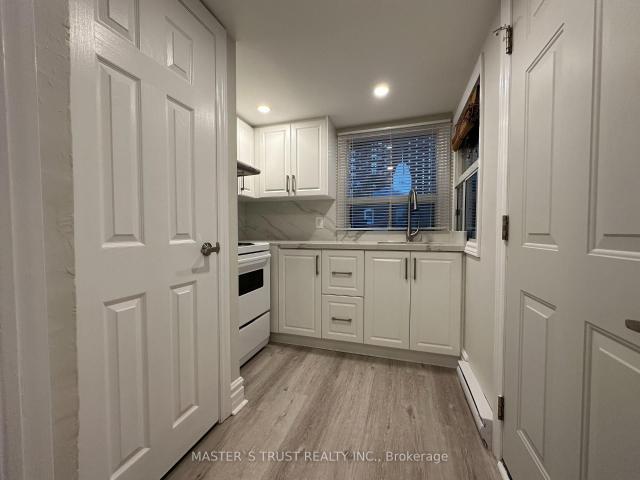Upper 151 Dynevor Road in Toronto: Caledonia Fairbank House for lease Toronto W03: MLS®# W13403682