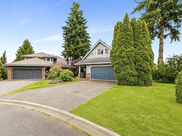Upper 16375 Middleglen Place, Surrey