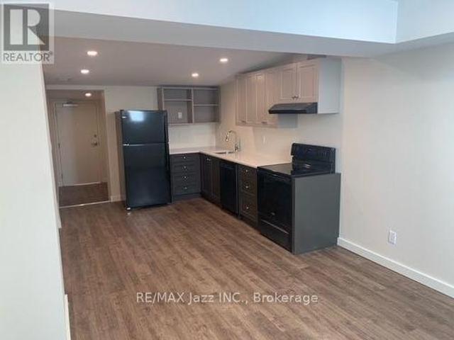 Upper 16 Simcoe Street S, Oshawa Central, ON, L1H 4G2 house for lease | Listing ID E13710 | Royal LePage