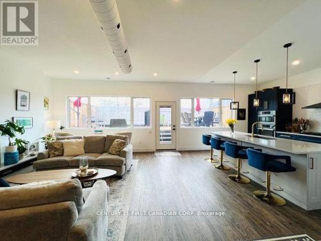 Upper 218 Joseph Street, Central Elgin Port Stanley, ON, N5L 1C4 house for lease | Listing ID X13479 | Royal LePage