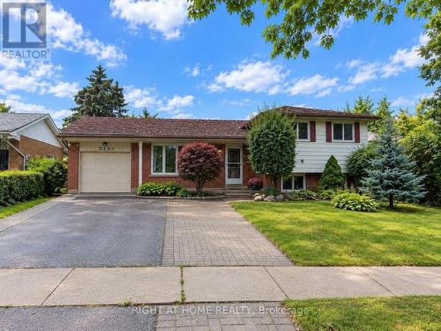Upper 2201 Bridge Road, Oakville, ON, L6L 2G4 house for lease | Listing ID W13832 | Royal LePage