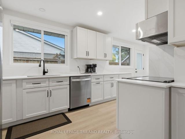 UPPER 27 Aldborough Avenue, St. Thomas