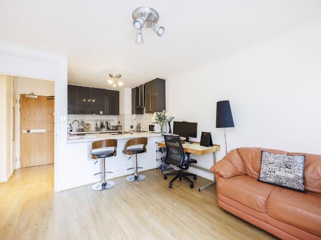 Upper Thames Street, London EC4V, 1 bed flat to rent, £2,400 pcm | PrimeLocation