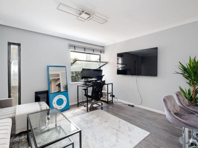 Upper Thames Street, London EC4V, 1 bed flat to rent, £2,900 pcm | PrimeLocation
