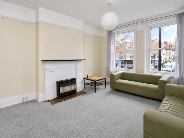 Upper Tooting Road, London SW17, 3 bed shared accommodation to rent, £2,600 pcm | PrimeLocation