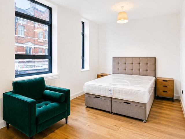 Upper Tooting Road, London, SW17 1 bed apartment to rent £1,900 pcm £438 pw