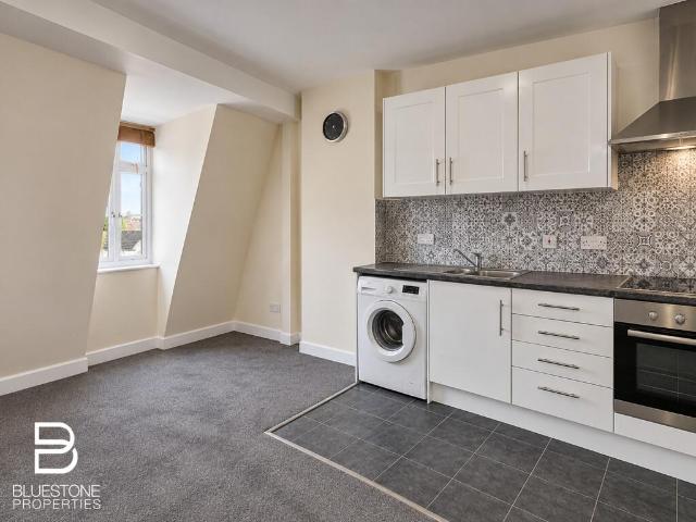 Upper Tooting Road, London 2 bed apartment to rent £1,799 pcm £415 pw