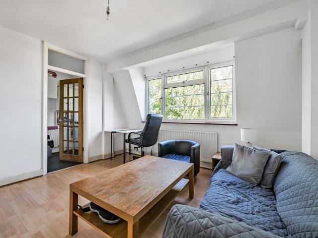 Upper Tooting Road, Tooting, London. 1 bed flat to rent £1,650 pcm £381 pw