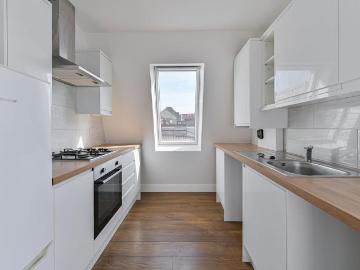 Upper Tooting Road, Tooting, London. 1 bed flat to rent £2,300 pcm £531 pw