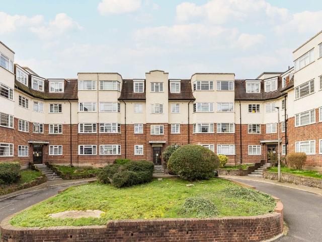 Upper Tooting Road, Tooting SW17, 2 bed flat to rent, £1,900 pcm | PrimeLocation