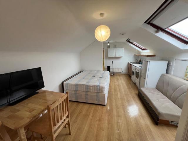 Upper Tollington Park, London N4, Studio to rent, £1,400 pcm | PrimeLocation