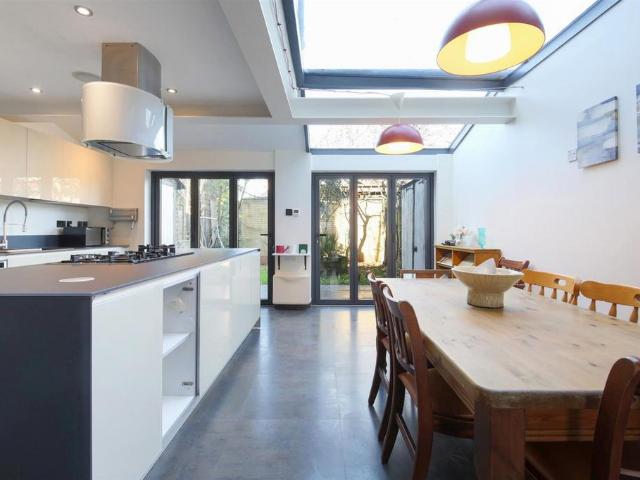 Upper Tollington Park, London, N4 4 bed terraced house to rent £4,800 pcm £1,108 pw