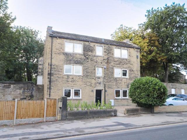 Upper Town Street, Bramley, Leeds. 1 bed detached house to rent £725 pcm £167 pw