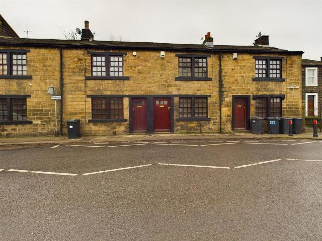 Upper Town Street, Bramley, Leeds 2 bed terraced house to rent £1,075 pcm £248 pw