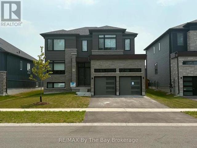 Upper Unit 218 Mapleside Drive, Wasaga Beach, ON, L9Z 0A5 house for lease | Listing ID S13586 | Royal LePage