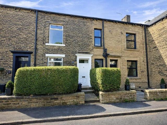 Upper Washer Lane, Halifax 2 bed terraced house to rent £950 pcm £219 pw