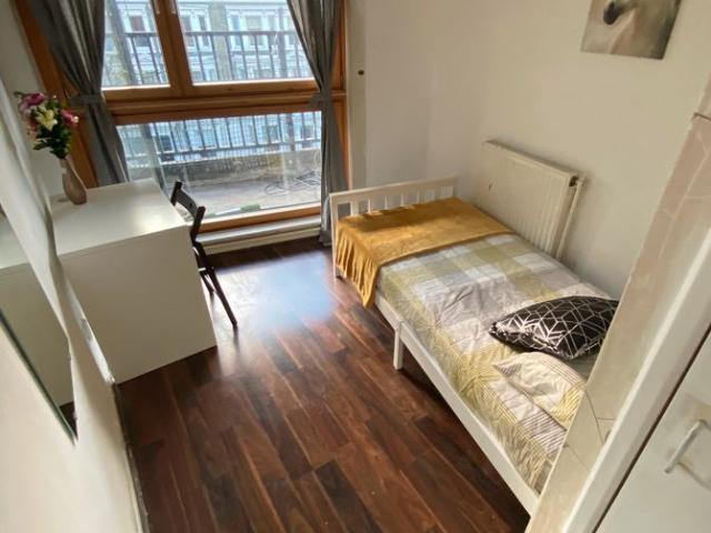 Upper Whistler Walk, Chelsea SW10, 5 bed shared accommodation to rent, £737 pcm | PrimeLocation